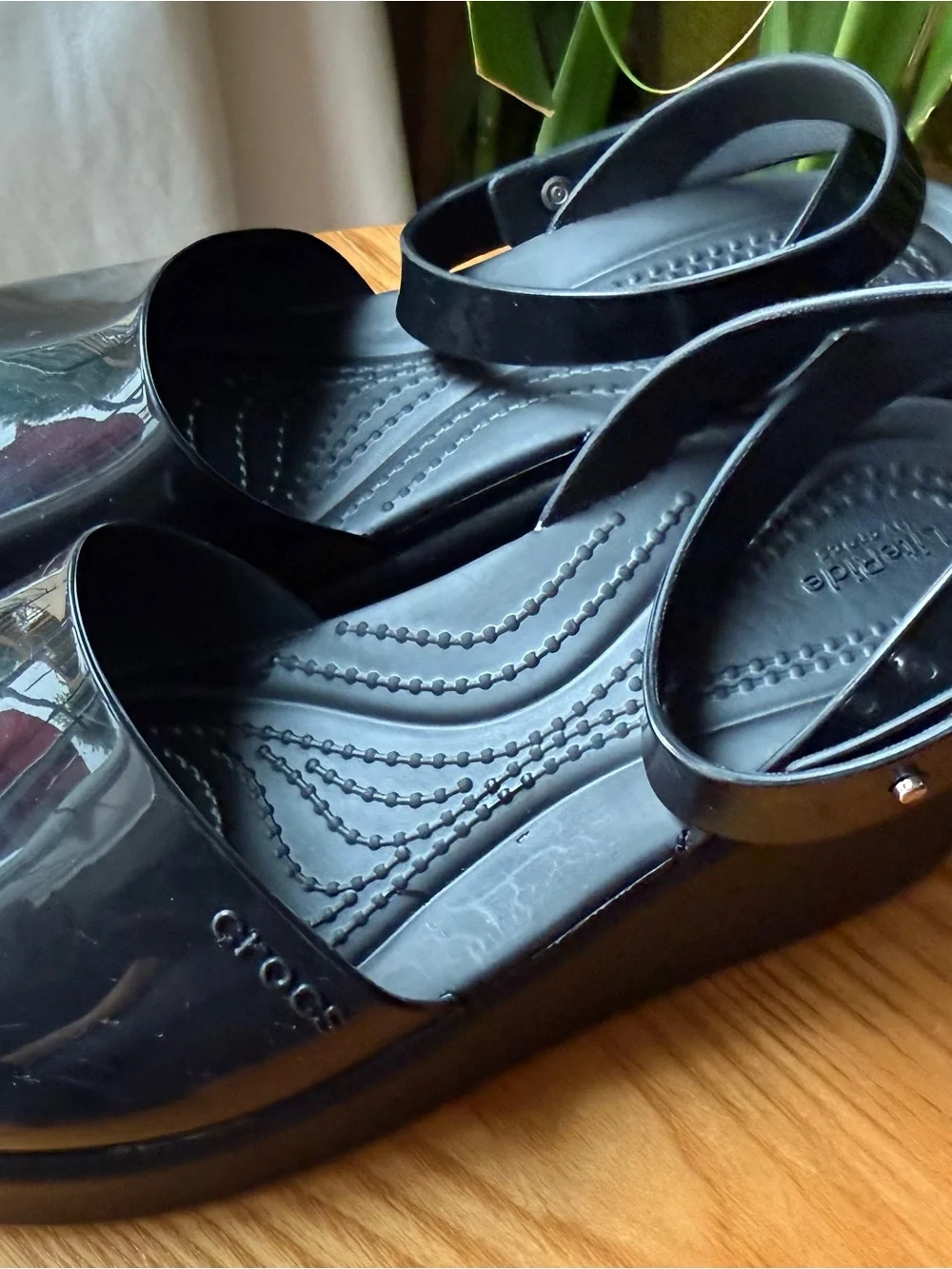 Crocs LiteRide Black Platform Wedge Sandals Women’s Size 6